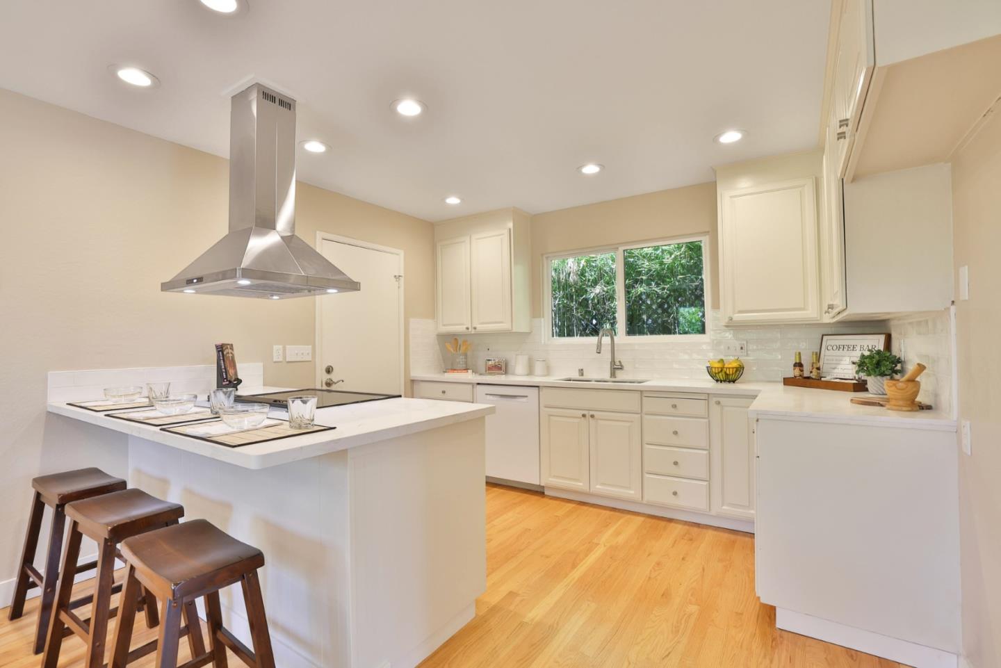 Detail Gallery Image 7 of 32 For 3443 Yuba Ave, San Jose,  CA 95117 - 3 Beds | 2 Baths