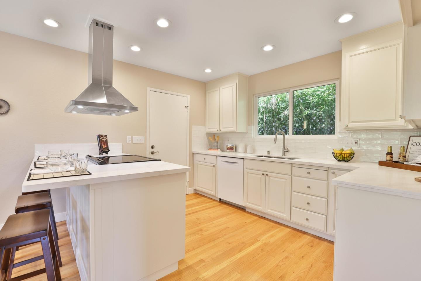 Detail Gallery Image 9 of 32 For 3443 Yuba Ave, San Jose,  CA 95117 - 3 Beds | 2 Baths