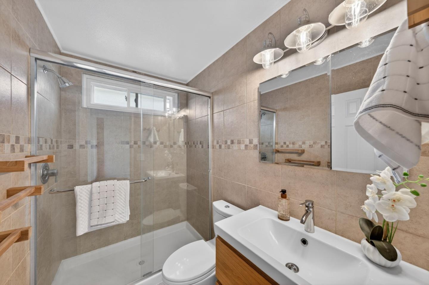 Detail Gallery Image 17 of 38 For 559 Yurok Cir, San Jose,  CA 95123 - 4 Beds | 2 Baths