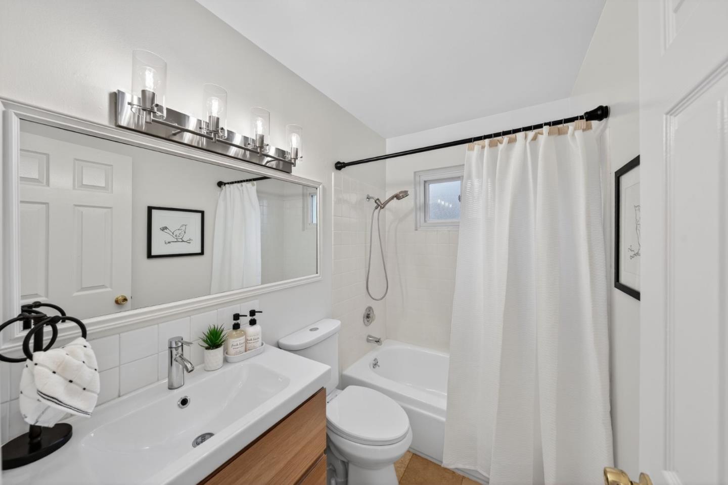 Detail Gallery Image 20 of 38 For 559 Yurok Cir, San Jose,  CA 95123 - 4 Beds | 2 Baths