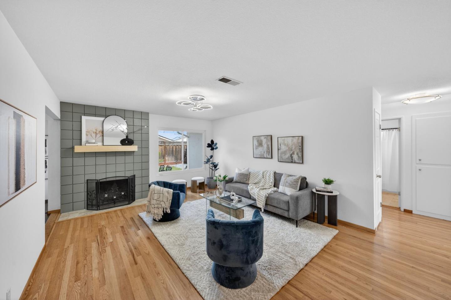 Detail Gallery Image 4 of 38 For 559 Yurok Cir, San Jose,  CA 95123 - 4 Beds | 2 Baths