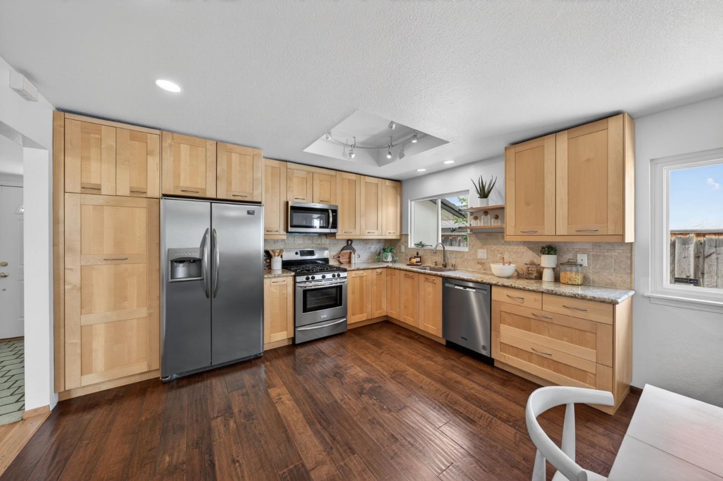 Detail Gallery Image 7 of 38 For 559 Yurok Cir, San Jose,  CA 95123 - 4 Beds | 2 Baths