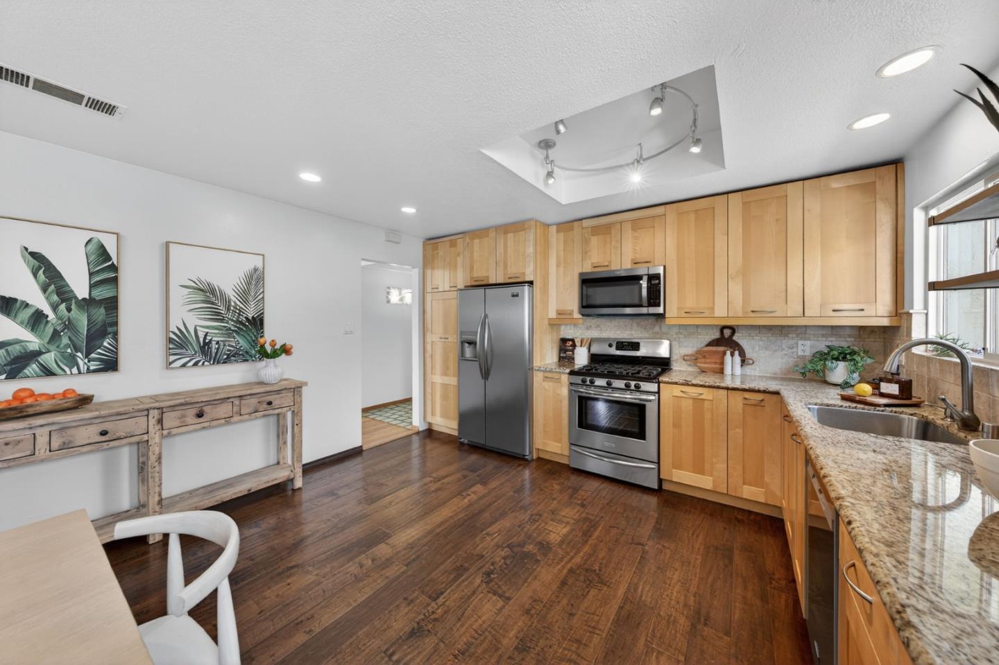 Detail Gallery Image 8 of 38 For 559 Yurok Cir, San Jose,  CA 95123 - 4 Beds | 2 Baths