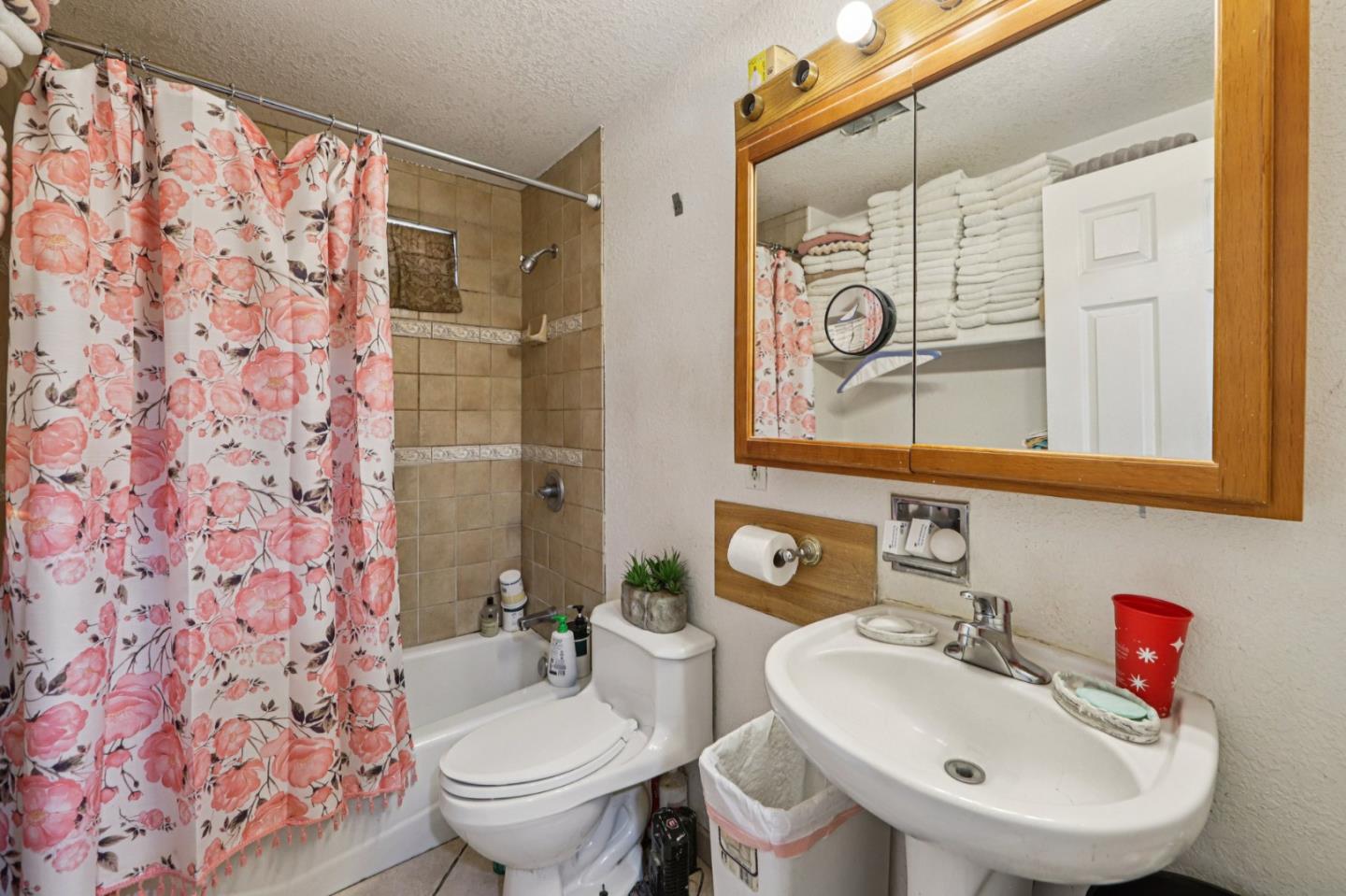 Detail Gallery Image 17 of 25 For 2745 E 10th St, Oakland,  CA 94601 - 6 Beds | 2 Baths