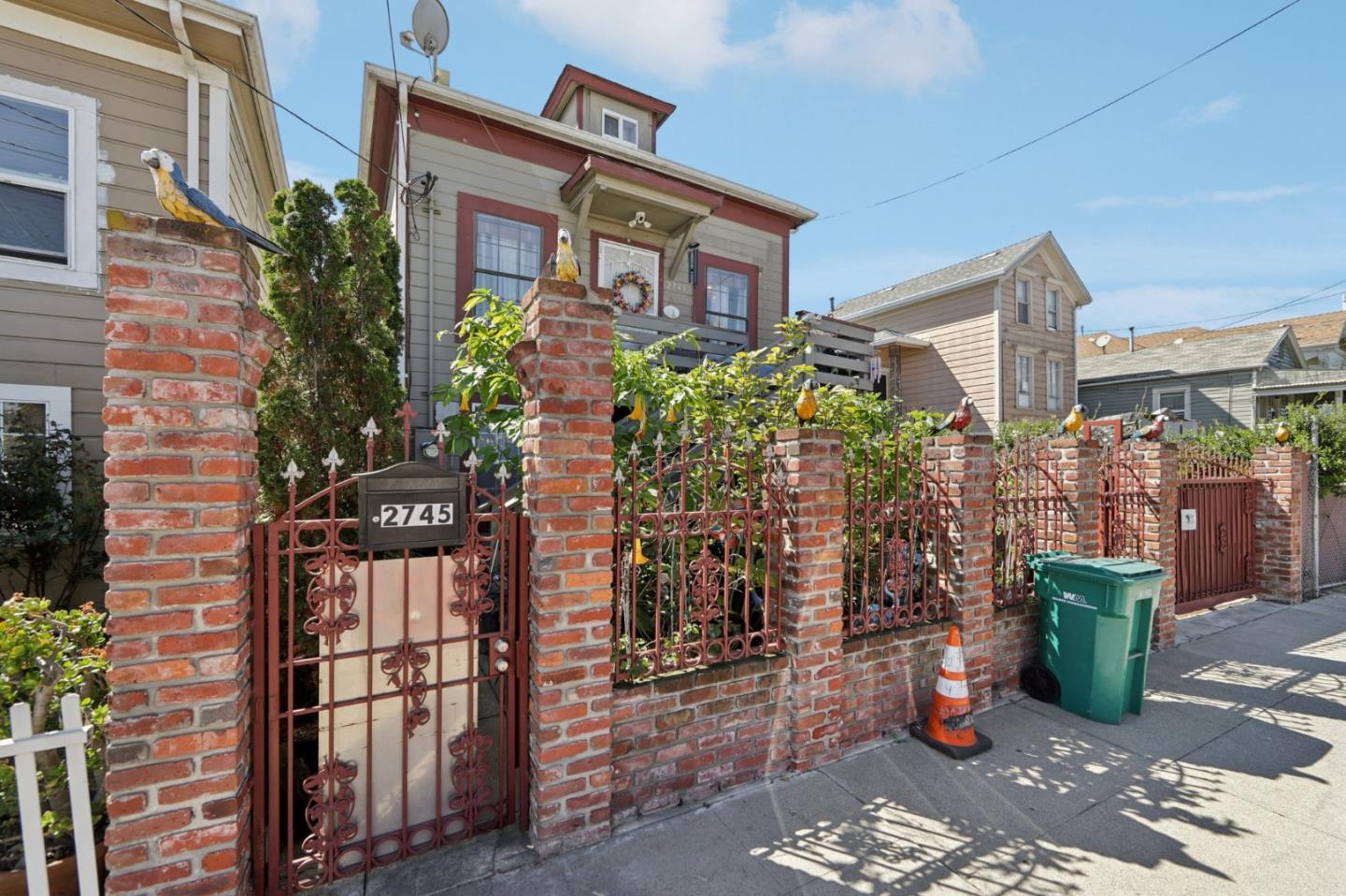 Detail Gallery Image 2 of 25 For 2745 E 10th St, Oakland,  CA 94601 - 6 Beds | 2 Baths