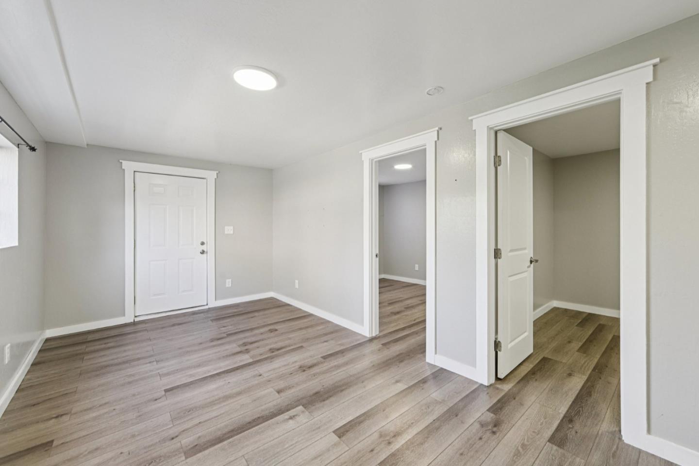 Detail Gallery Image 4 of 25 For 2745 E 10th St, Oakland,  CA 94601 - 6 Beds | 2 Baths