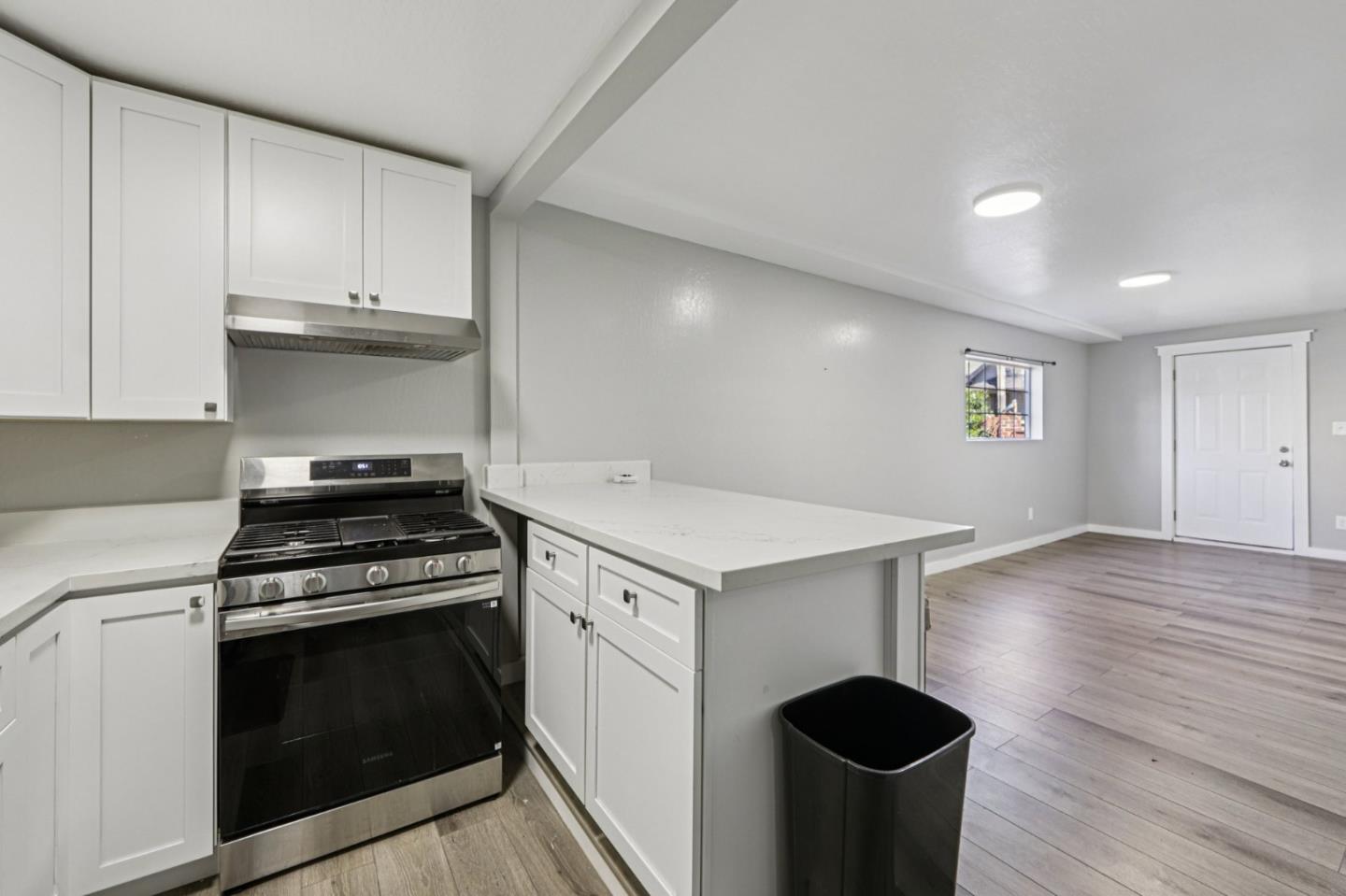 Detail Gallery Image 6 of 25 For 2745 E 10th St, Oakland,  CA 94601 - 6 Beds | 2 Baths