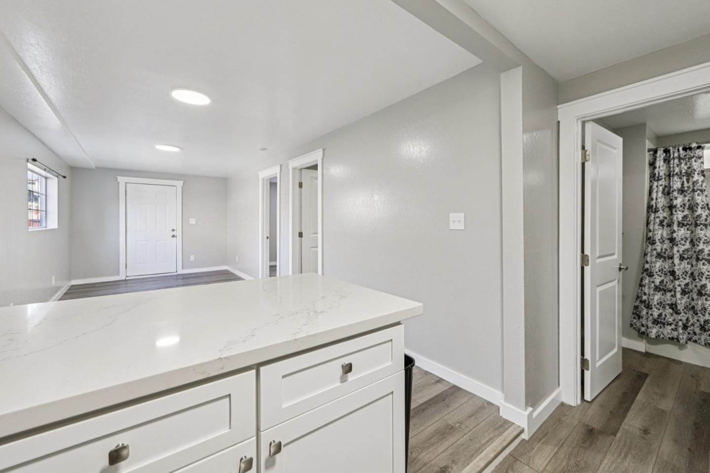 Detail Gallery Image 8 of 25 For 2745 E 10th St, Oakland,  CA 94601 - 6 Beds | 2 Baths