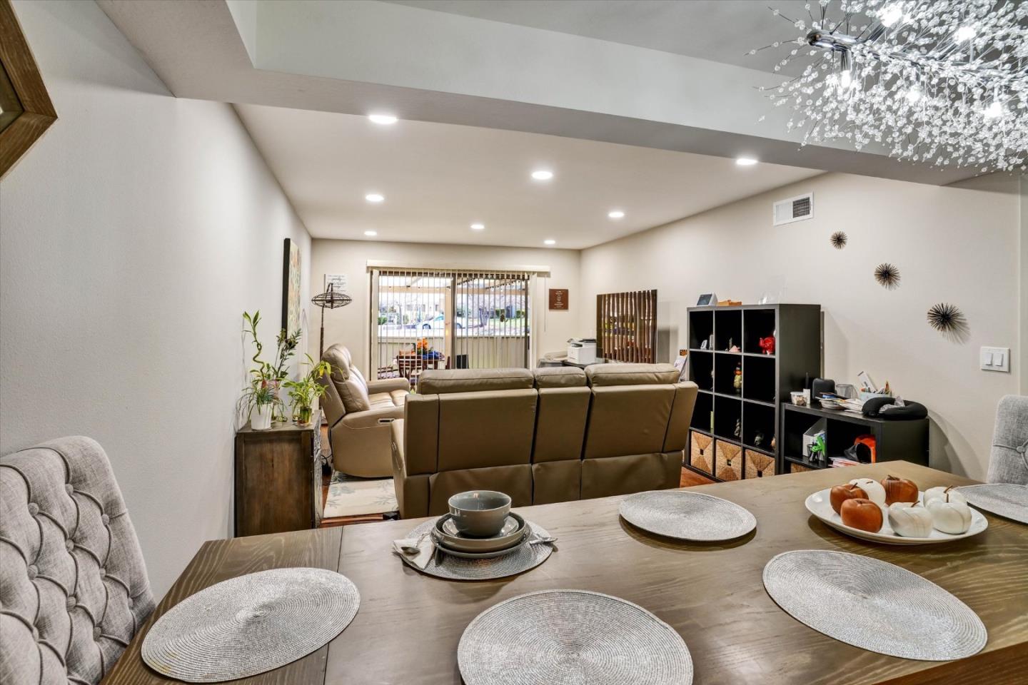 Detail Gallery Image 17 of 60 For 5559 Cribari Cir, San Jose,  CA 95135 - 2 Beds | 2 Baths