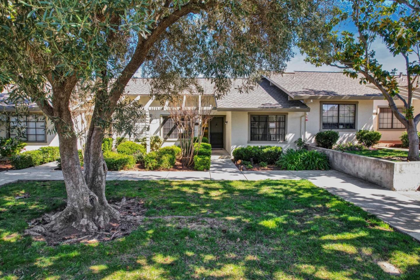 Detail Gallery Image 3 of 60 For 5559 Cribari Cir, San Jose,  CA 95135 - 2 Beds | 2 Baths