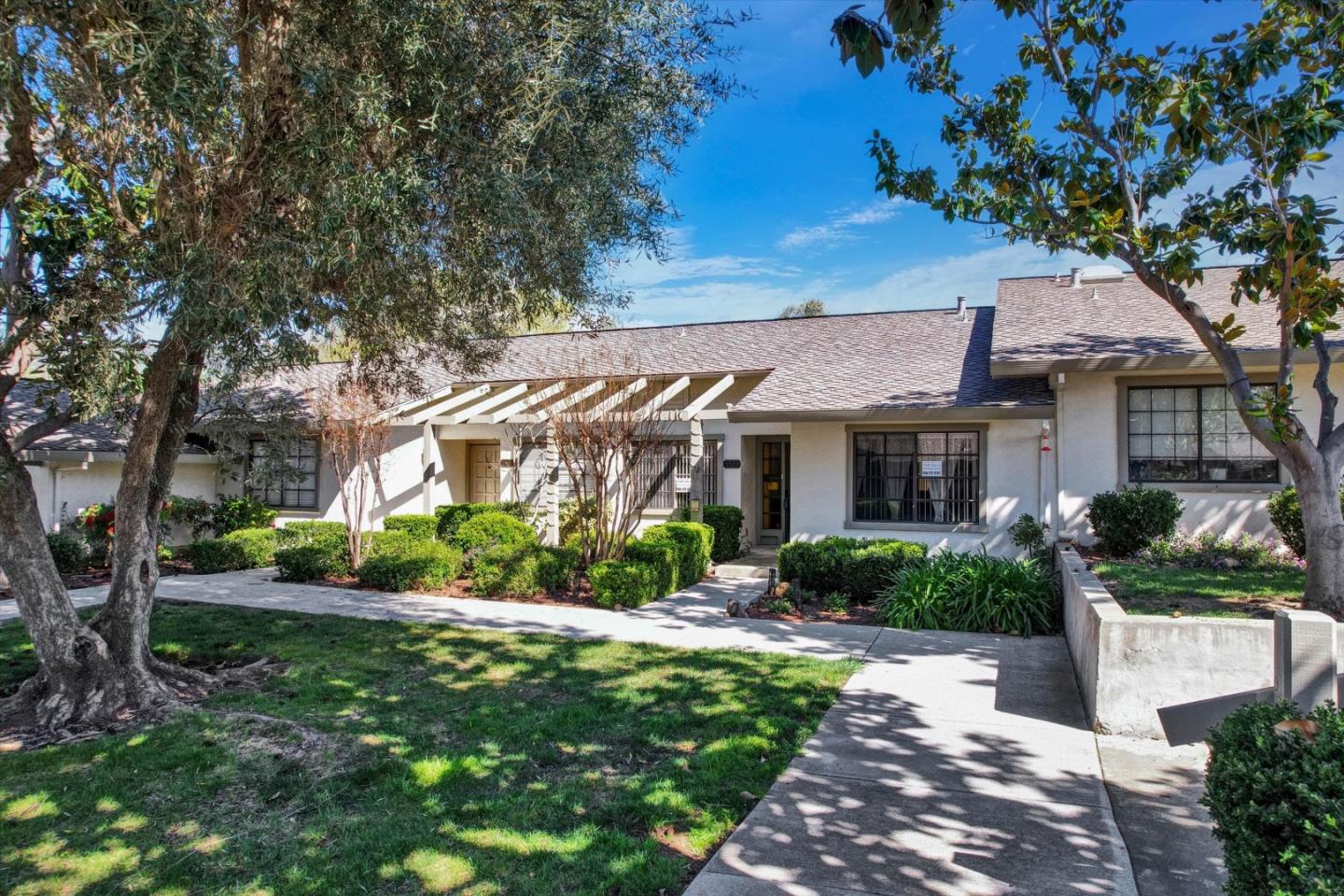 Detail Gallery Image 4 of 60 For 5559 Cribari Cir, San Jose,  CA 95135 - 2 Beds | 2 Baths