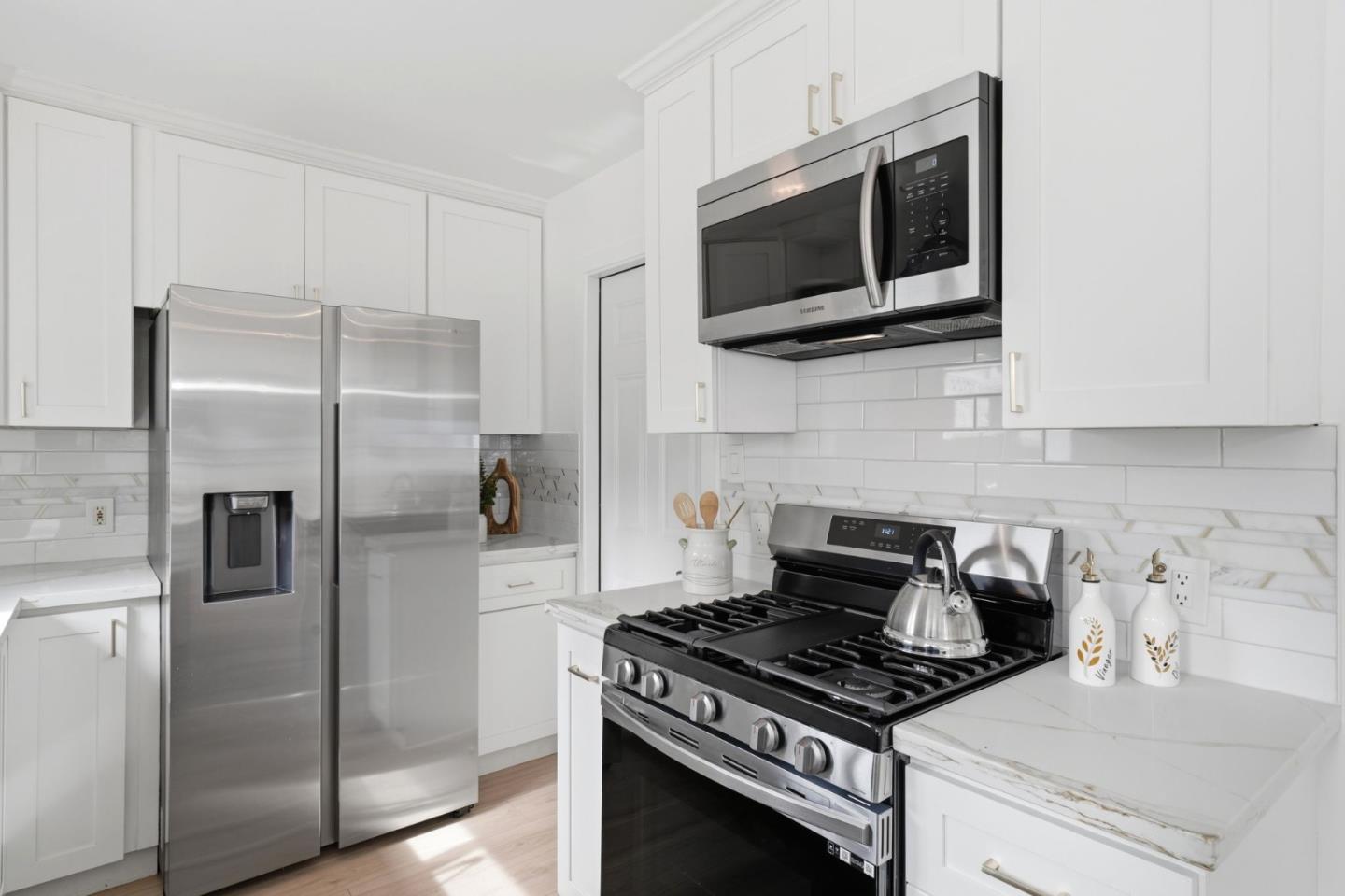 Detail Gallery Image 8 of 32 For 996 Patricia Ave, San Mateo,  CA 94401 - 3 Beds | 2 Baths