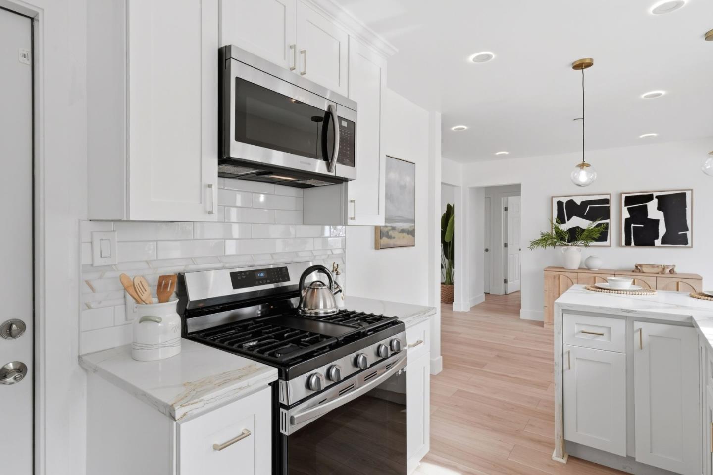 Detail Gallery Image 9 of 32 For 996 Patricia Ave, San Mateo,  CA 94401 - 3 Beds | 2 Baths