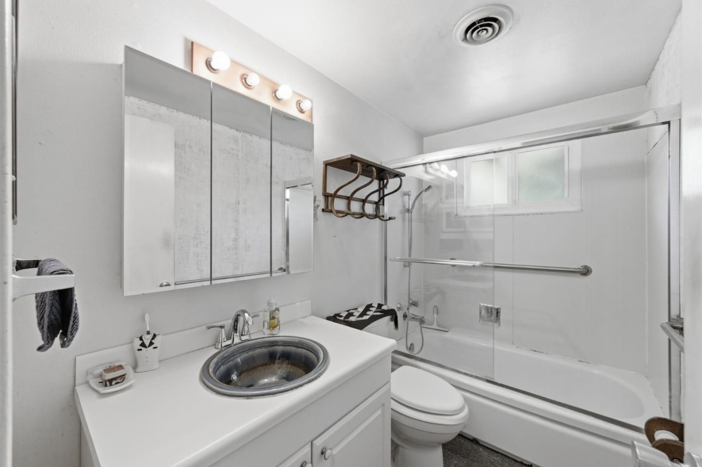 Detail Gallery Image 10 of 33 For 1225 Manzano Way, Sunnyvale,  CA 94089 - 3 Beds | 2 Baths