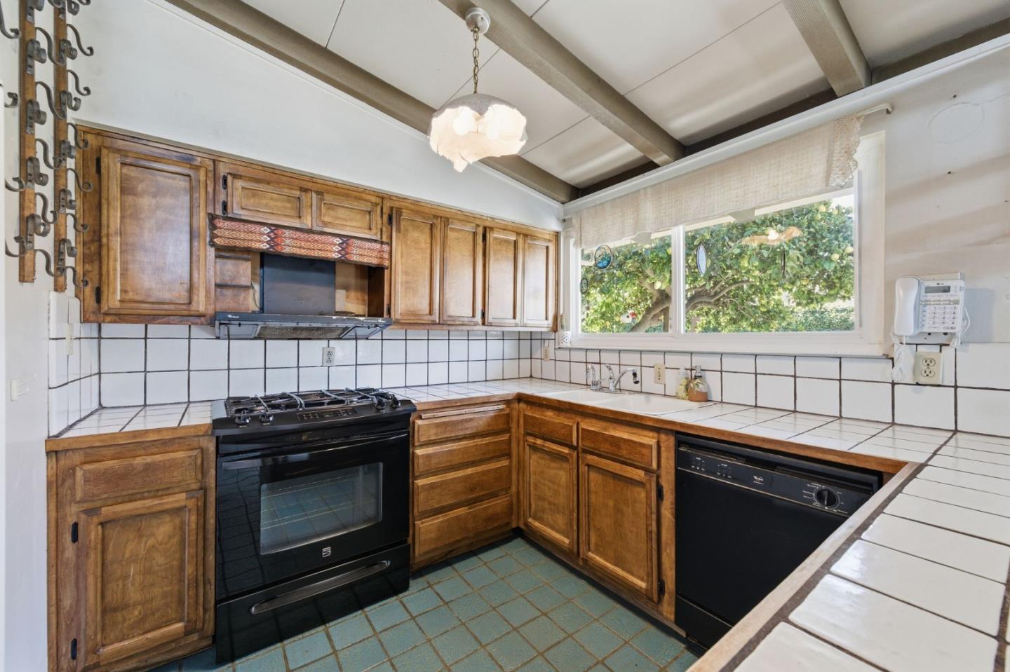 Detail Gallery Image 6 of 33 For 1225 Manzano Way, Sunnyvale,  CA 94089 - 3 Beds | 2 Baths