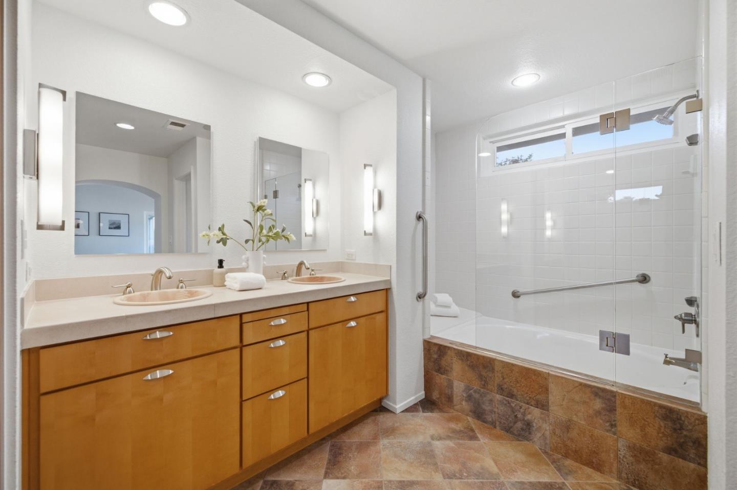 Detail Gallery Image 16 of 33 For 1005 Cardiff Ln, Redwood City,  CA 94061 - 4 Beds | 2/1 Baths