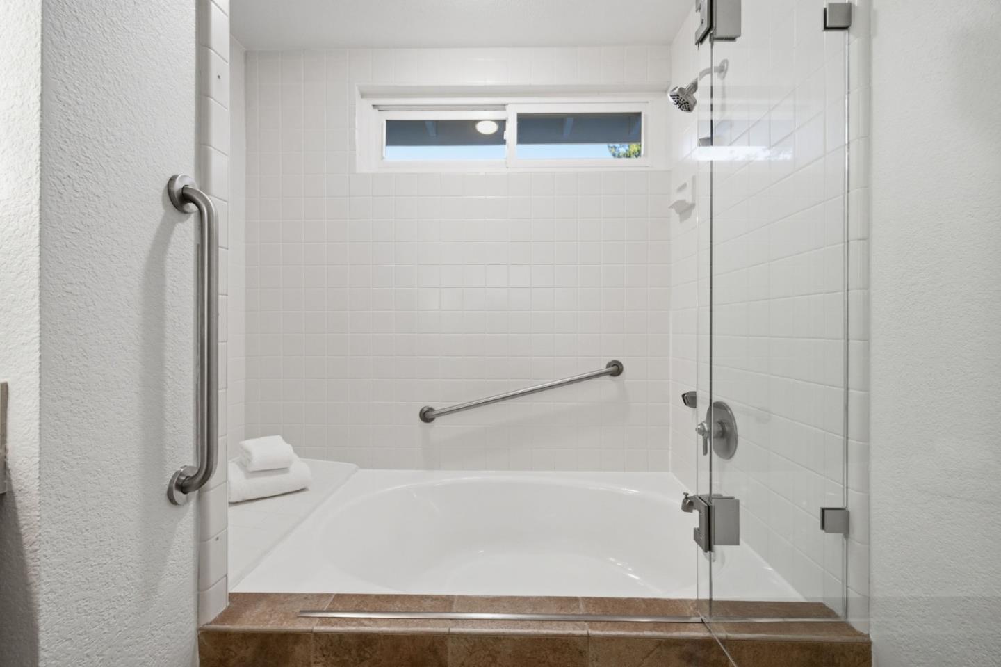 Detail Gallery Image 17 of 33 For 1005 Cardiff Ln, Redwood City,  CA 94061 - 4 Beds | 2/1 Baths