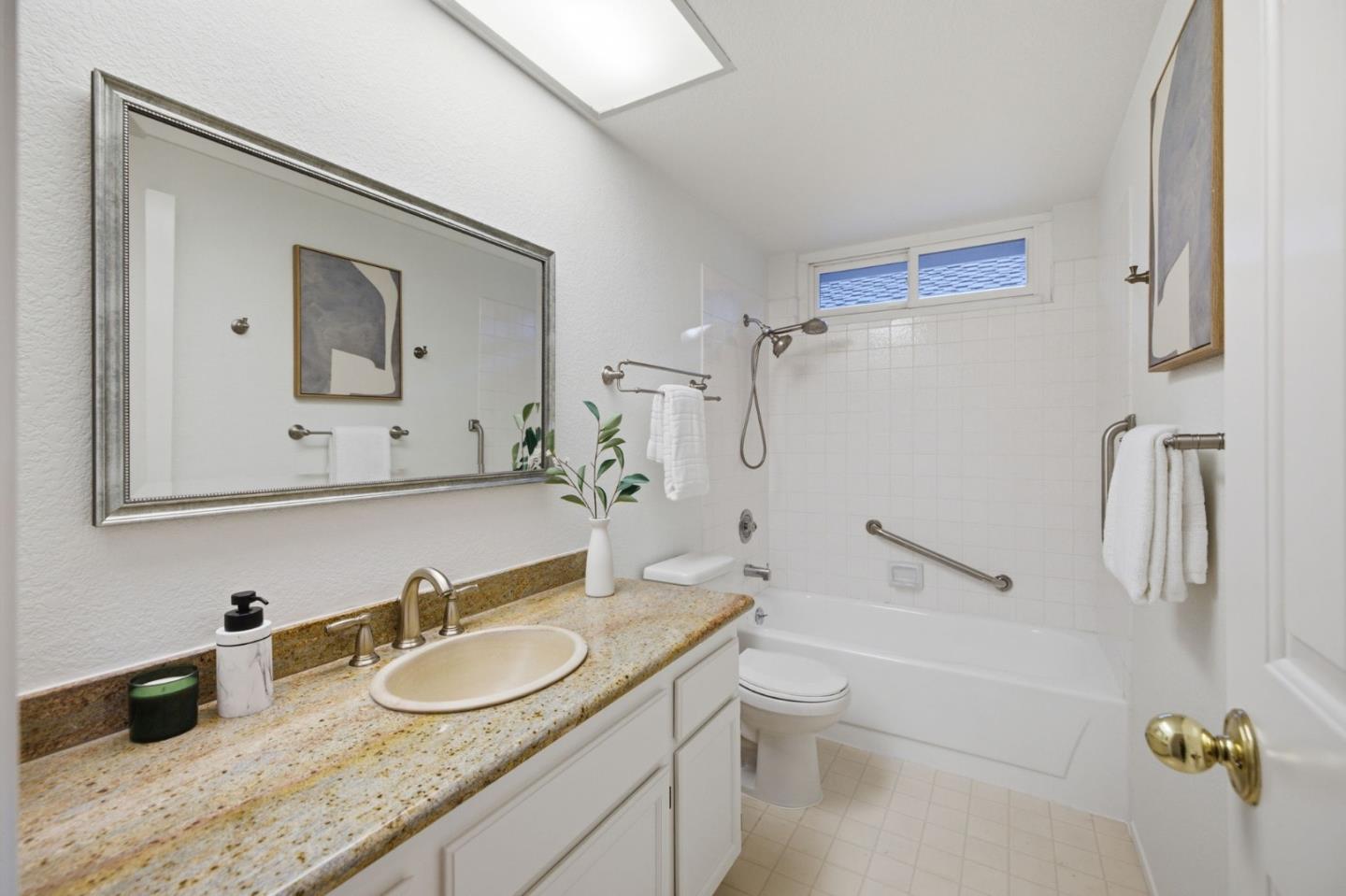 Detail Gallery Image 19 of 33 For 1005 Cardiff Ln, Redwood City,  CA 94061 - 4 Beds | 2/1 Baths