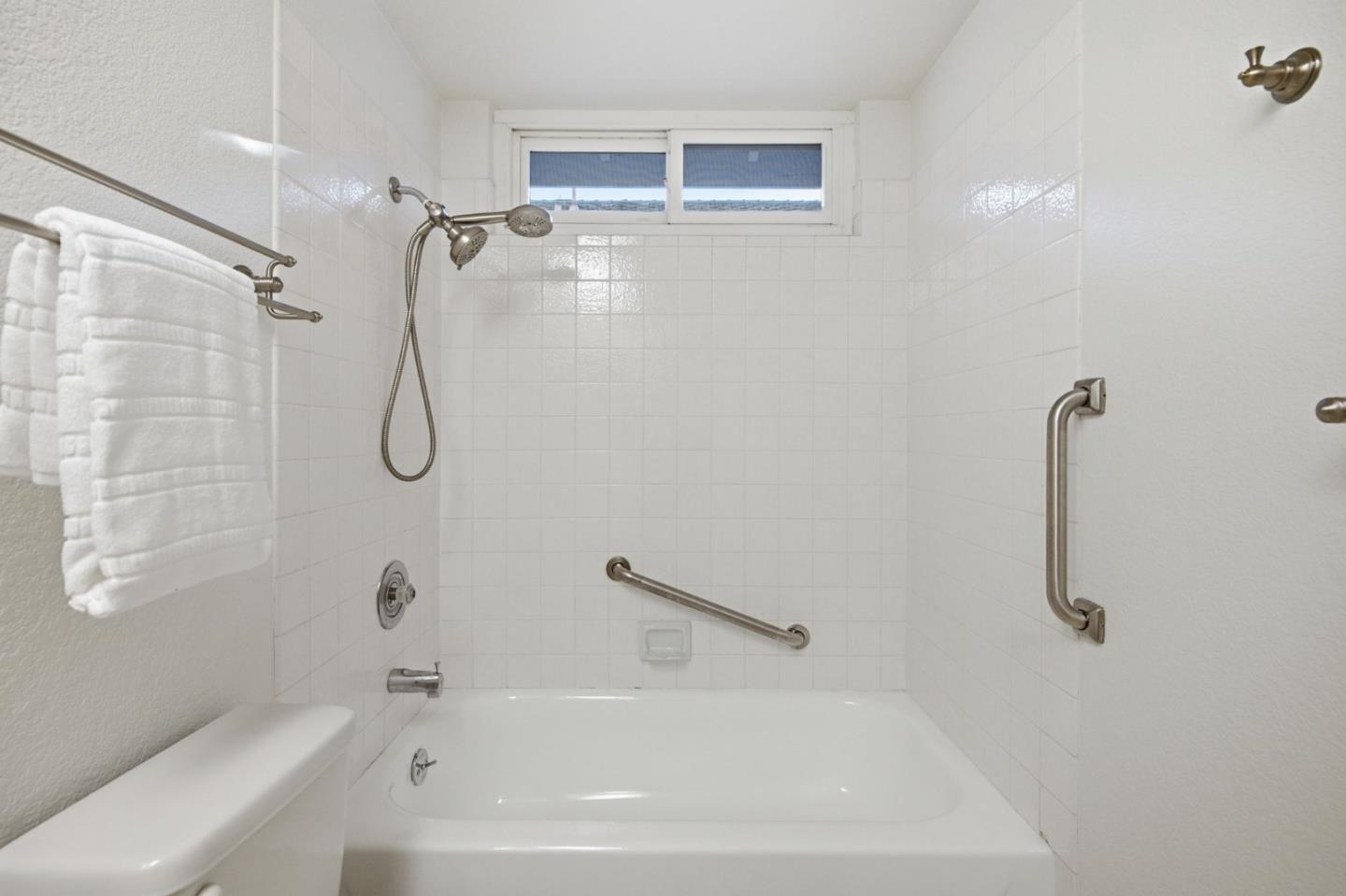 Detail Gallery Image 20 of 33 For 1005 Cardiff Ln, Redwood City,  CA 94061 - 4 Beds | 2/1 Baths