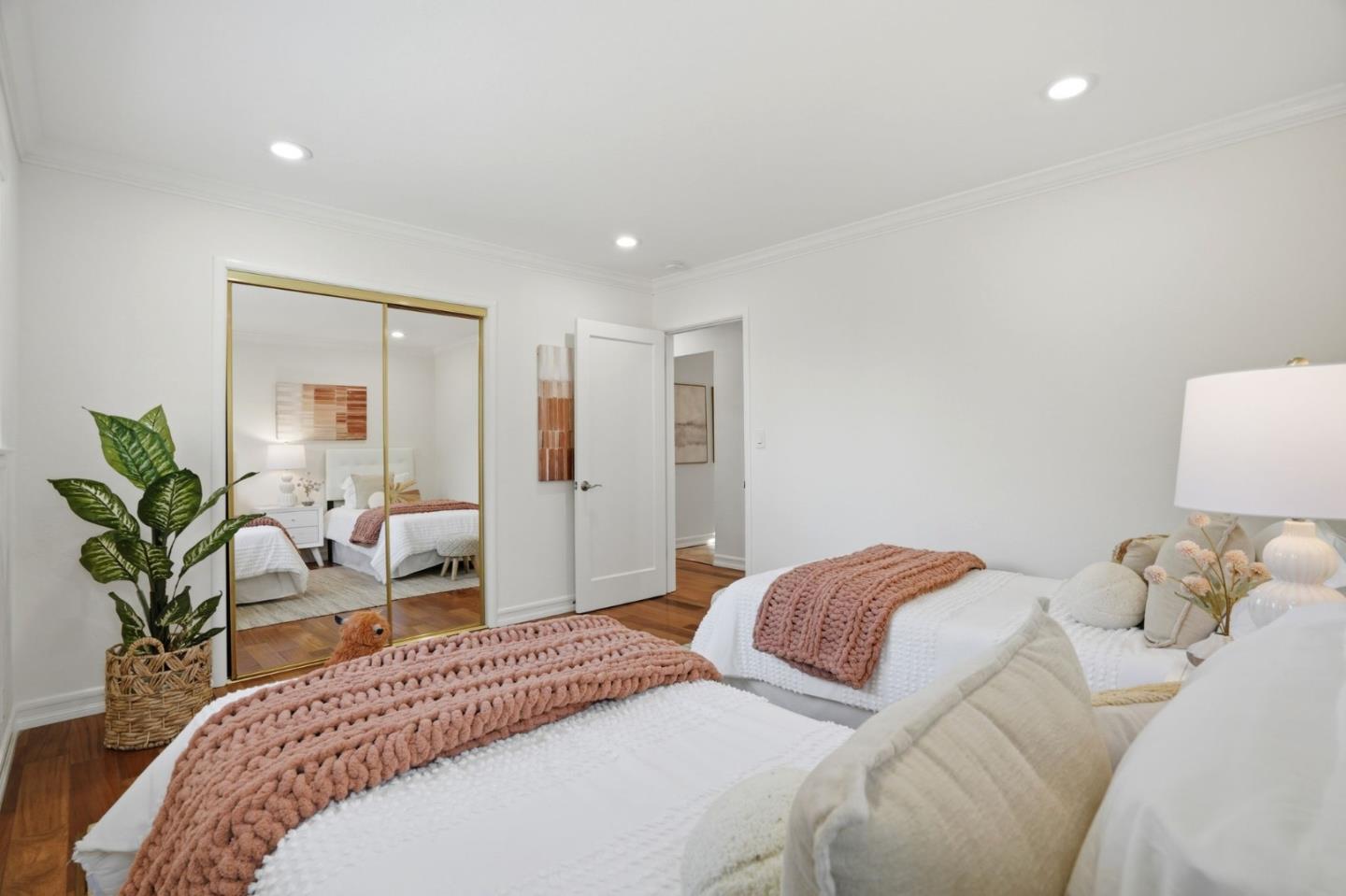 Detail Gallery Image 14 of 59 For 1555 Plateau Ave, Los Altos,  CA 94024 - 3 Beds | 2 Baths