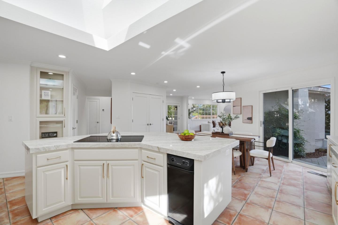 Detail Gallery Image 5 of 59 For 1555 Plateau Ave, Los Altos,  CA 94024 - 3 Beds | 2 Baths