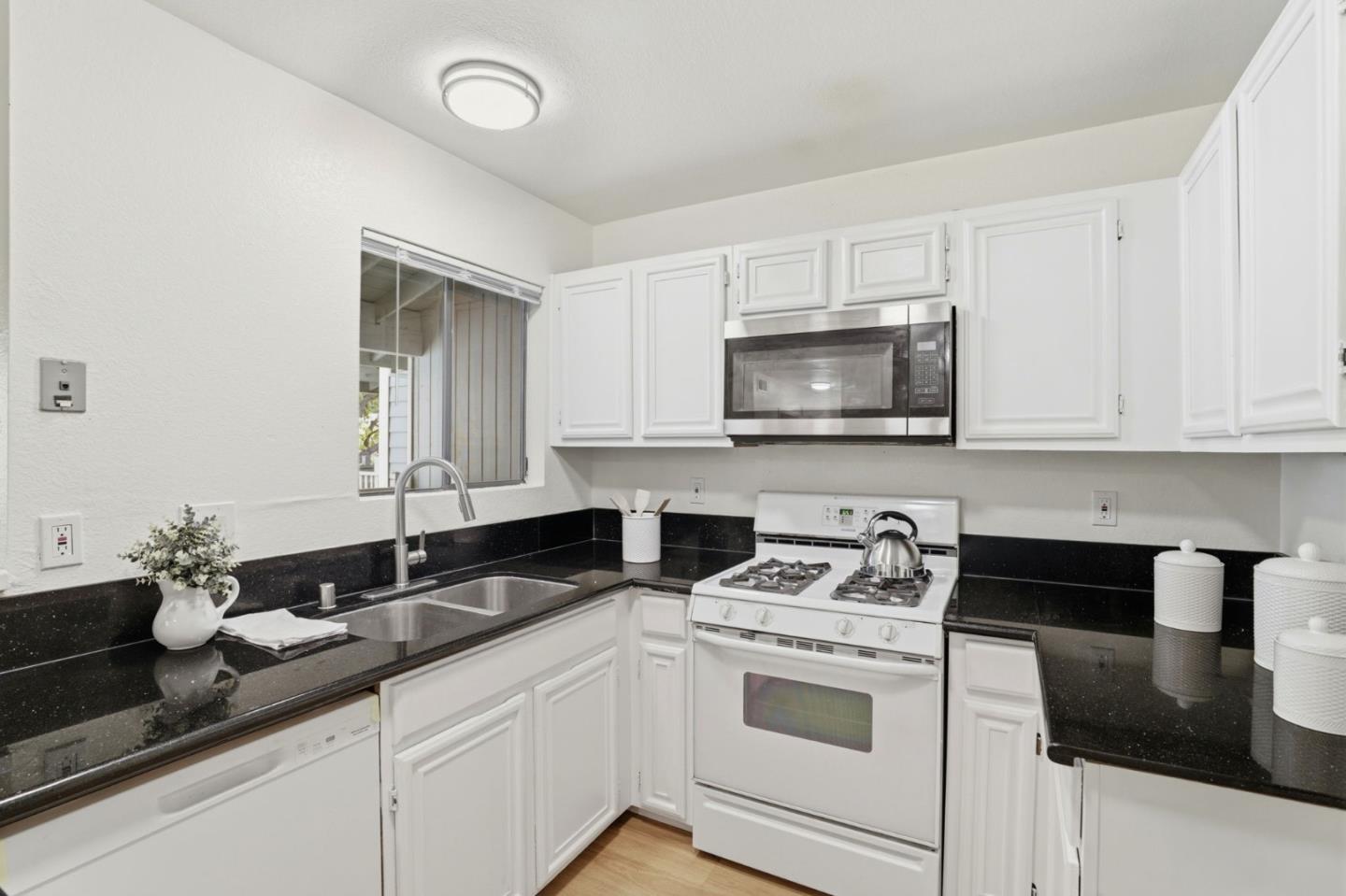 Detail Gallery Image 9 of 25 For 3685 Nutwood Ter #313,  Fremont,  CA 94536 - 2 Beds | 2 Baths