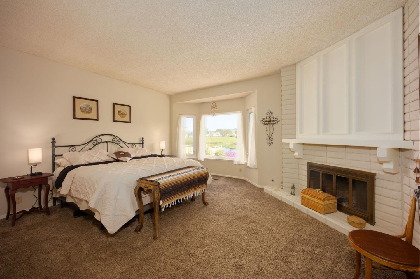 Detail Gallery Image 13 of 36 For 2309 Burning Tree Rd, Half Moon Bay,  CA 94019 - 3 Beds | 2 Baths