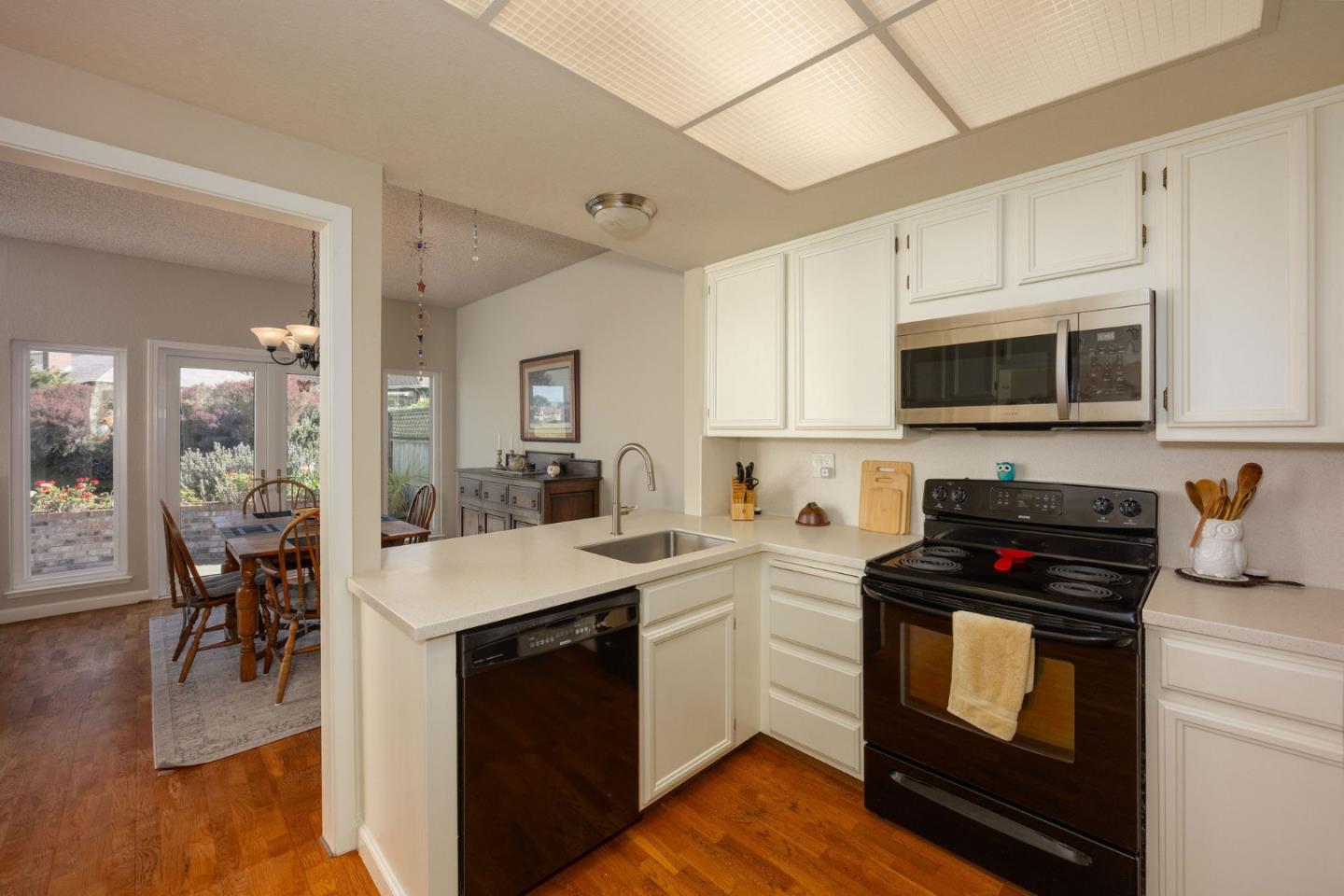 Detail Gallery Image 8 of 36 For 2309 Burning Tree Rd, Half Moon Bay,  CA 94019 - 3 Beds | 2 Baths