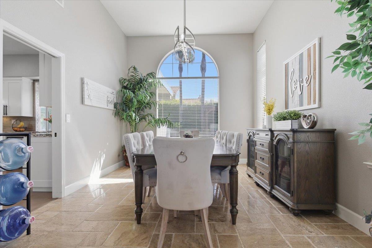 Detail Gallery Image 9 of 46 For 1506 Morning Star Dr, Morgan Hill,  CA 95037 - 5 Beds | 3/1 Baths