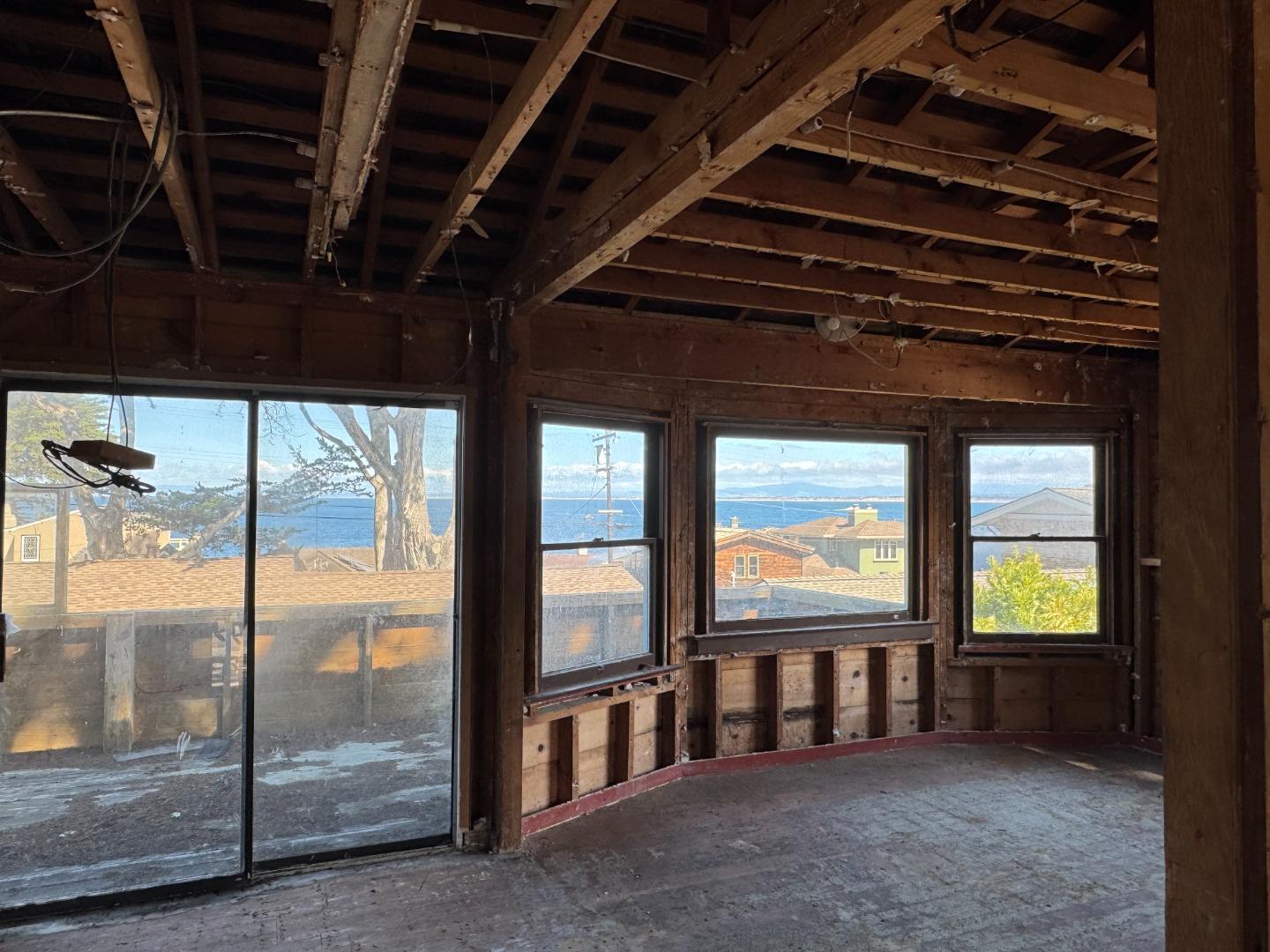 Detail Gallery Image 3 of 7 For 1046 Balboa Ave, Pacific Grove,  CA 93950 - 3 Beds | 2/1 Baths