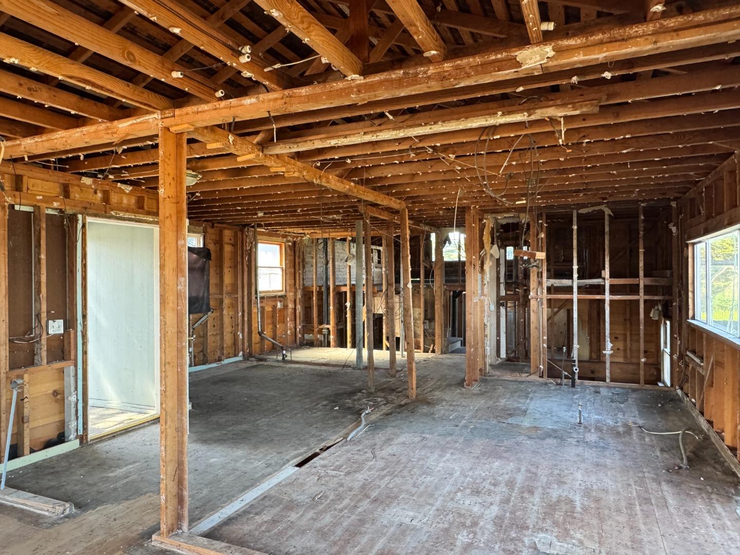 Detail Gallery Image 4 of 7 For 1046 Balboa Ave, Pacific Grove,  CA 93950 - 3 Beds | 2/1 Baths