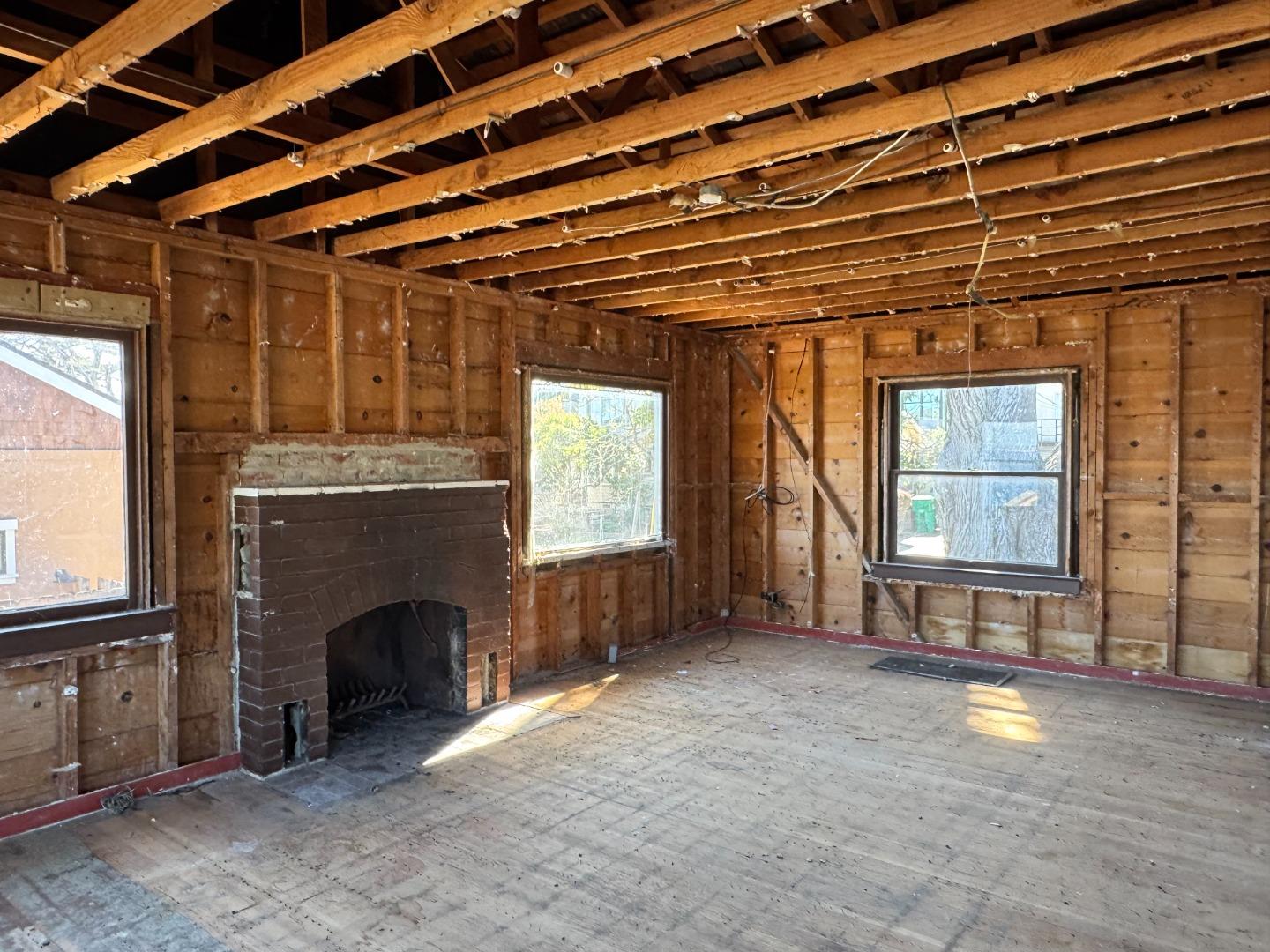 Detail Gallery Image 5 of 7 For 1046 Balboa Ave, Pacific Grove,  CA 93950 - 3 Beds | 2/1 Baths