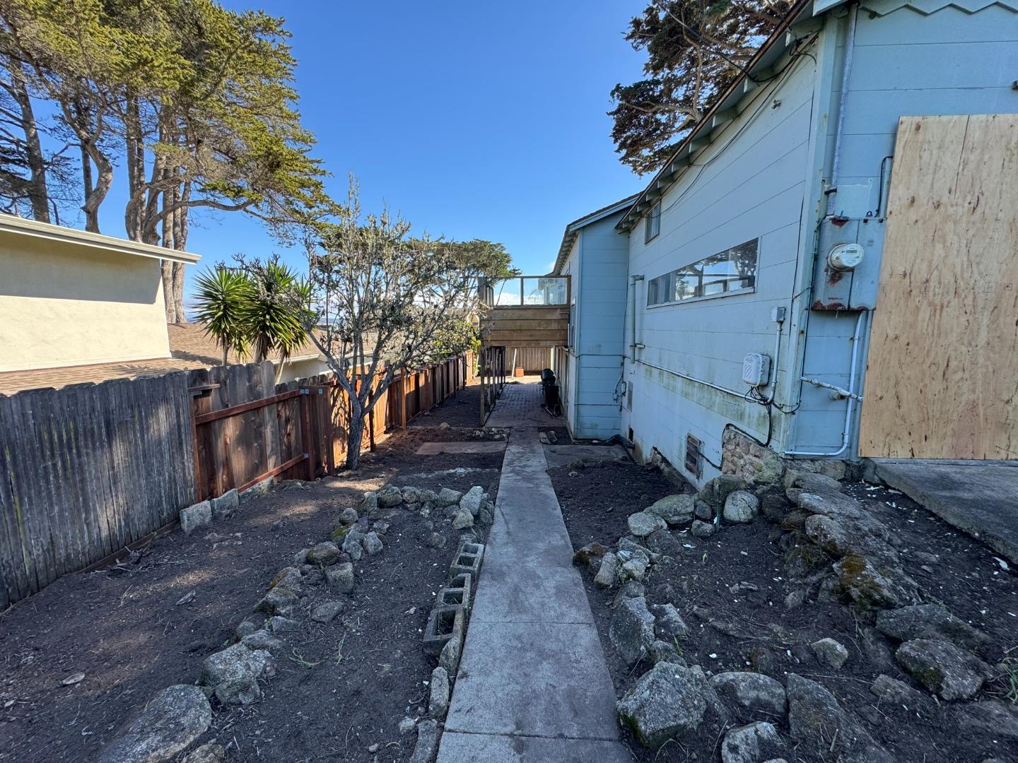 Detail Gallery Image 7 of 7 For 1046 Balboa Ave, Pacific Grove,  CA 93950 - 3 Beds | 2/1 Baths