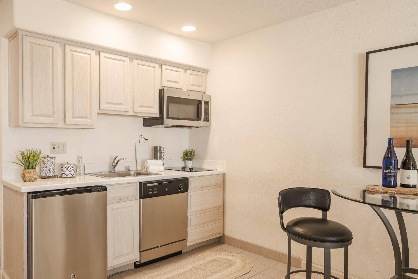 Detail Gallery Image 4 of 27 For 302 Seascape Resort Dr, Aptos,  CA 95003 - 1 Beds | 1 Baths