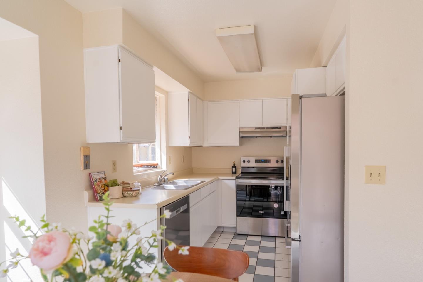 Detail Gallery Image 10 of 26 For 1002 Forest Run, Hercules,  CA 94547 - 2 Beds | 2 Baths