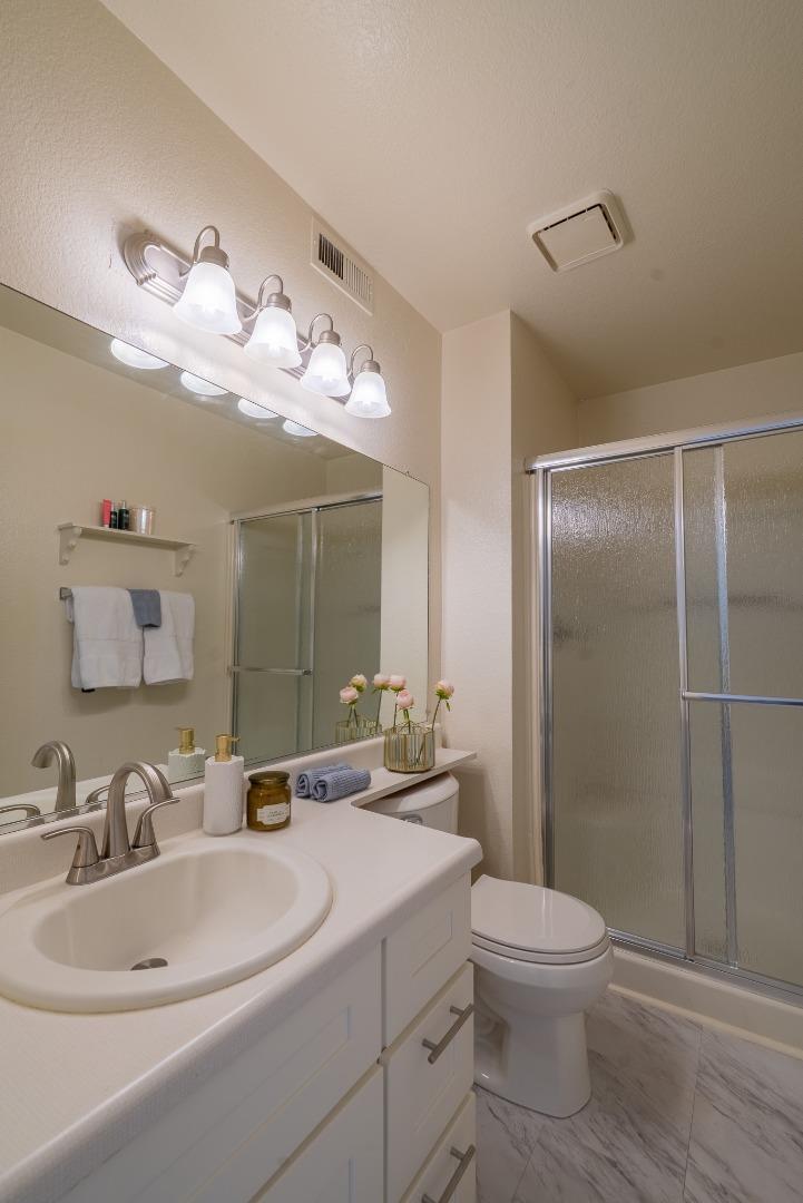 Detail Gallery Image 11 of 26 For 1002 Forest Run, Hercules,  CA 94547 - 2 Beds | 2 Baths