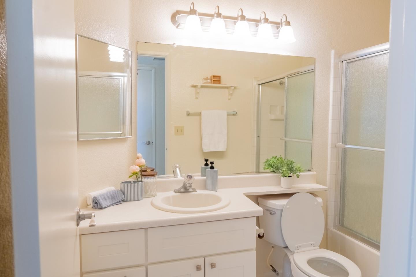 Detail Gallery Image 19 of 26 For 1002 Forest Run, Hercules,  CA 94547 - 2 Beds | 2 Baths