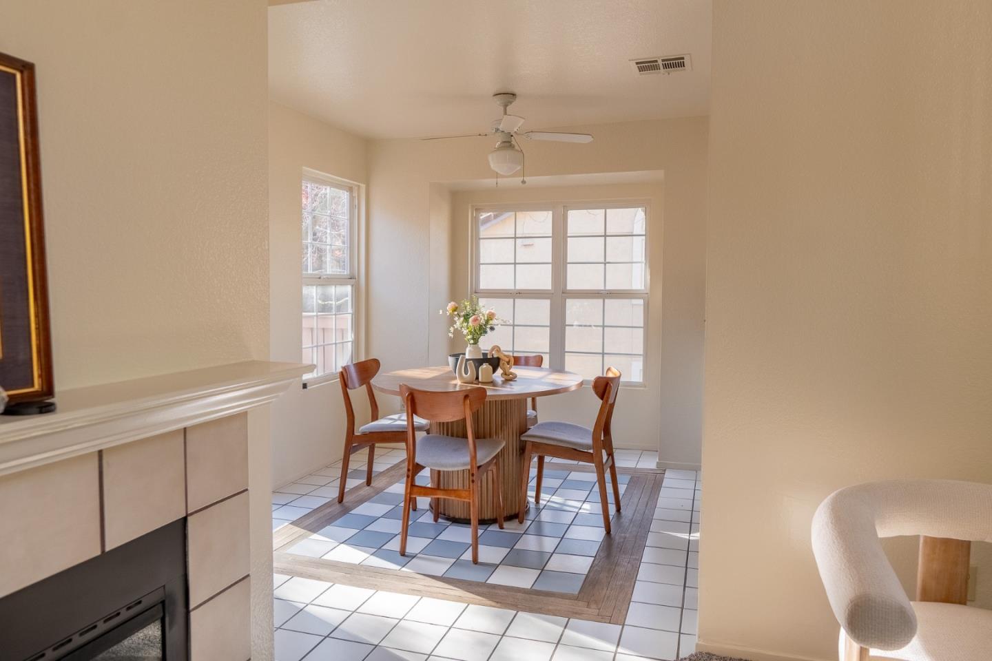 Detail Gallery Image 7 of 26 For 1002 Forest Run, Hercules,  CA 94547 - 2 Beds | 2 Baths