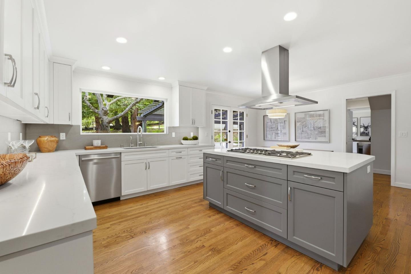 Detail Gallery Image 13 of 29 For 3089 Country Club Ct, Palo Alto,  CA 94304 - 4 Beds | 3 Baths