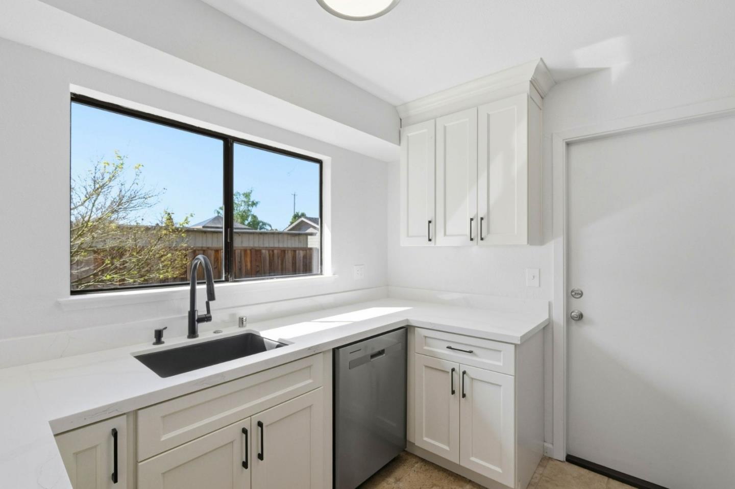 Detail Gallery Image 14 of 38 For 2022 Bob White Ln, Santa Cruz,  CA 95065 - 2 Beds | 2/1 Baths