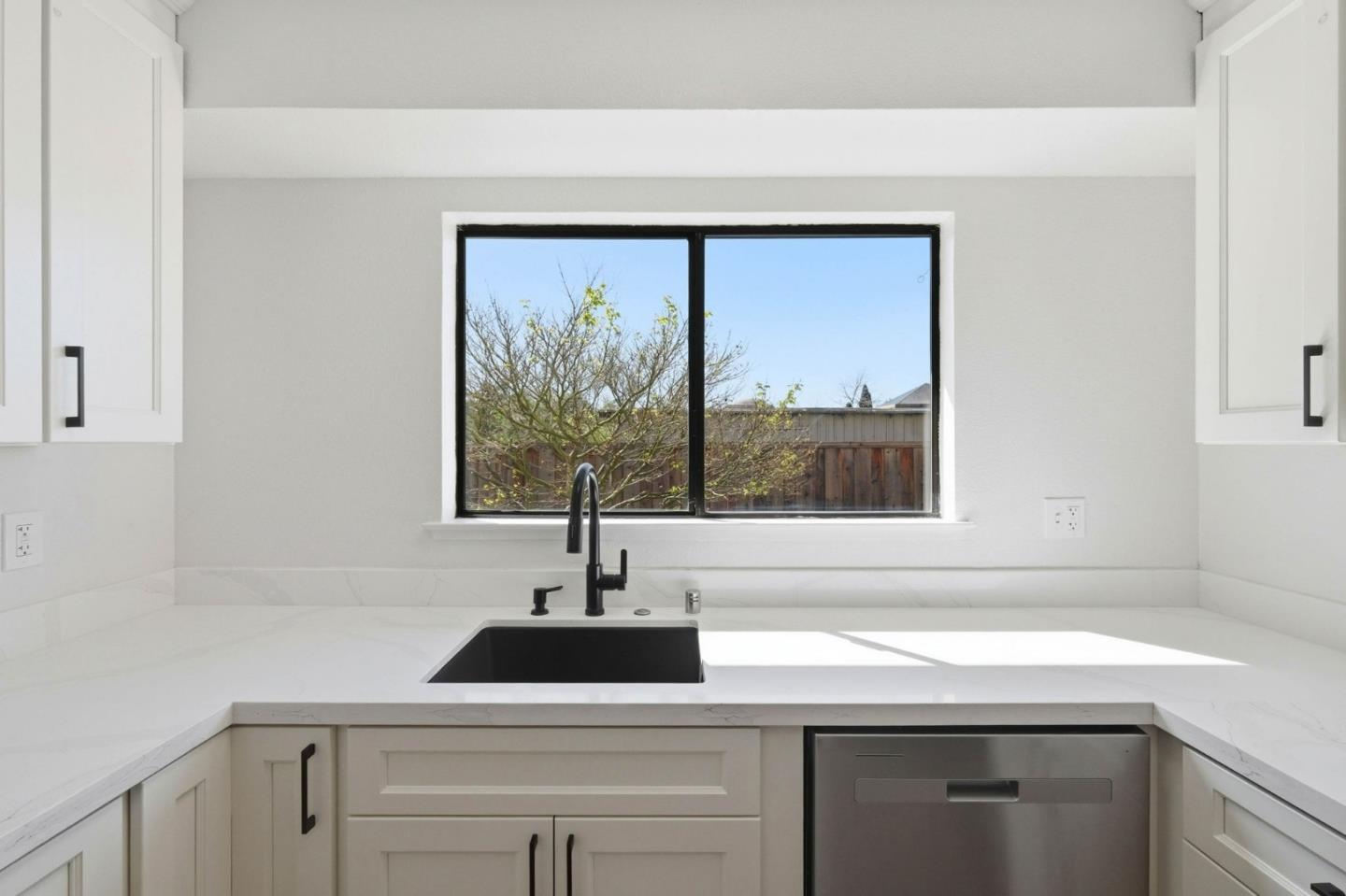 Detail Gallery Image 15 of 38 For 2022 Bob White Ln, Santa Cruz,  CA 95065 - 2 Beds | 2/1 Baths