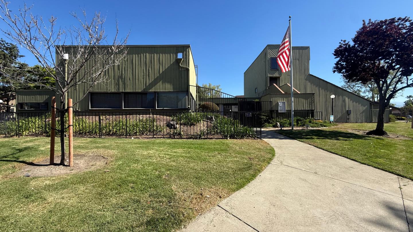 Detail Gallery Image 27 of 33 For 2381 Lava Dr, San Jose,  CA 95133 - 2 Beds | 1/1 Baths