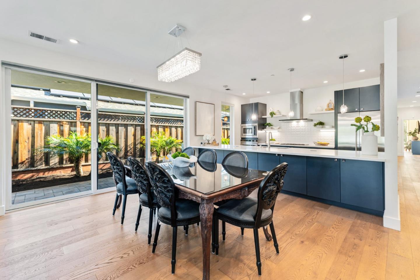 Detail Gallery Image 15 of 112 For 16 Hillview Ave, Redwood City,  CA 94062 - 4 Beds | 3/1 Baths