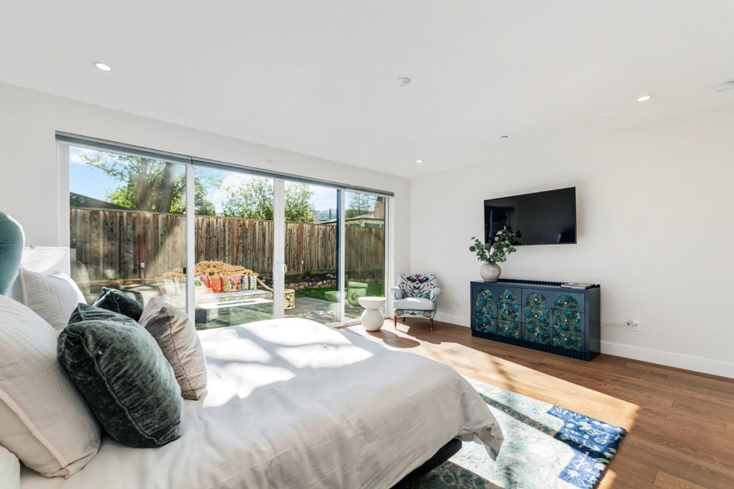 Detail Gallery Image 28 of 112 For 16 Hillview Ave, Redwood City,  CA 94062 - 4 Beds | 3/1 Baths