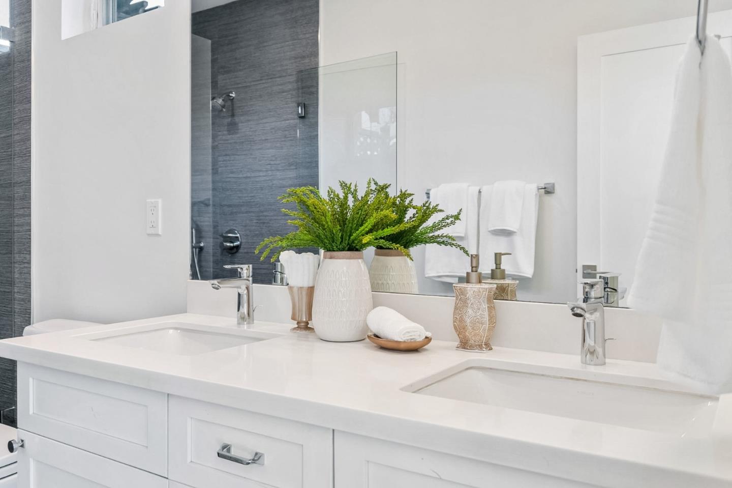 Detail Gallery Image 32 of 112 For 16 Hillview Ave, Redwood City,  CA 94062 - 4 Beds | 3/1 Baths