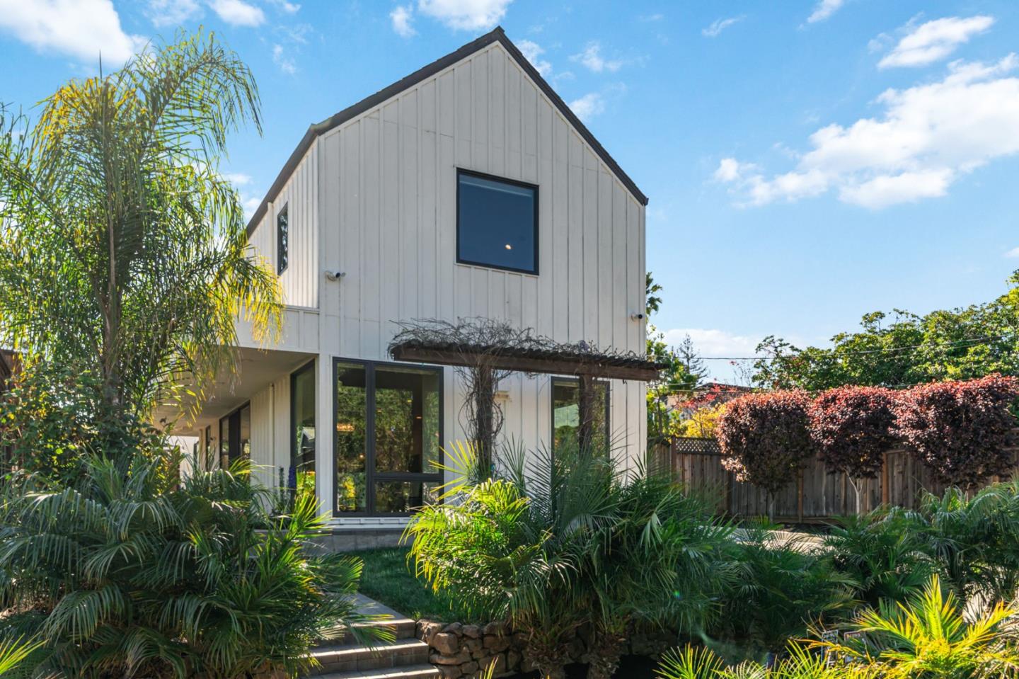 Detail Gallery Image 4 of 112 For 16 Hillview Ave, Redwood City,  CA 94062 - 4 Beds | 3/1 Baths