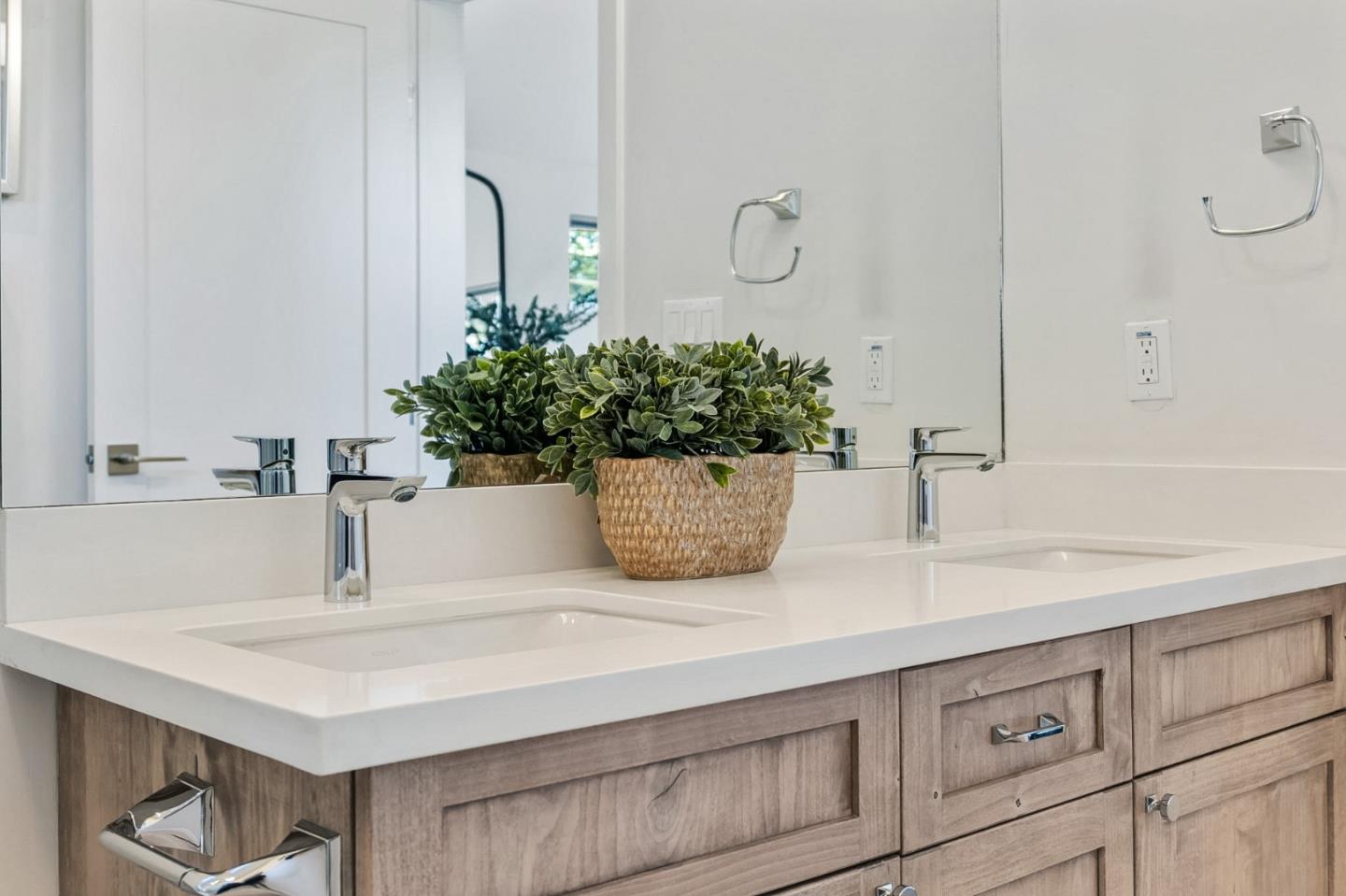 Detail Gallery Image 41 of 112 For 16 Hillview Ave, Redwood City,  CA 94062 - 4 Beds | 3/1 Baths