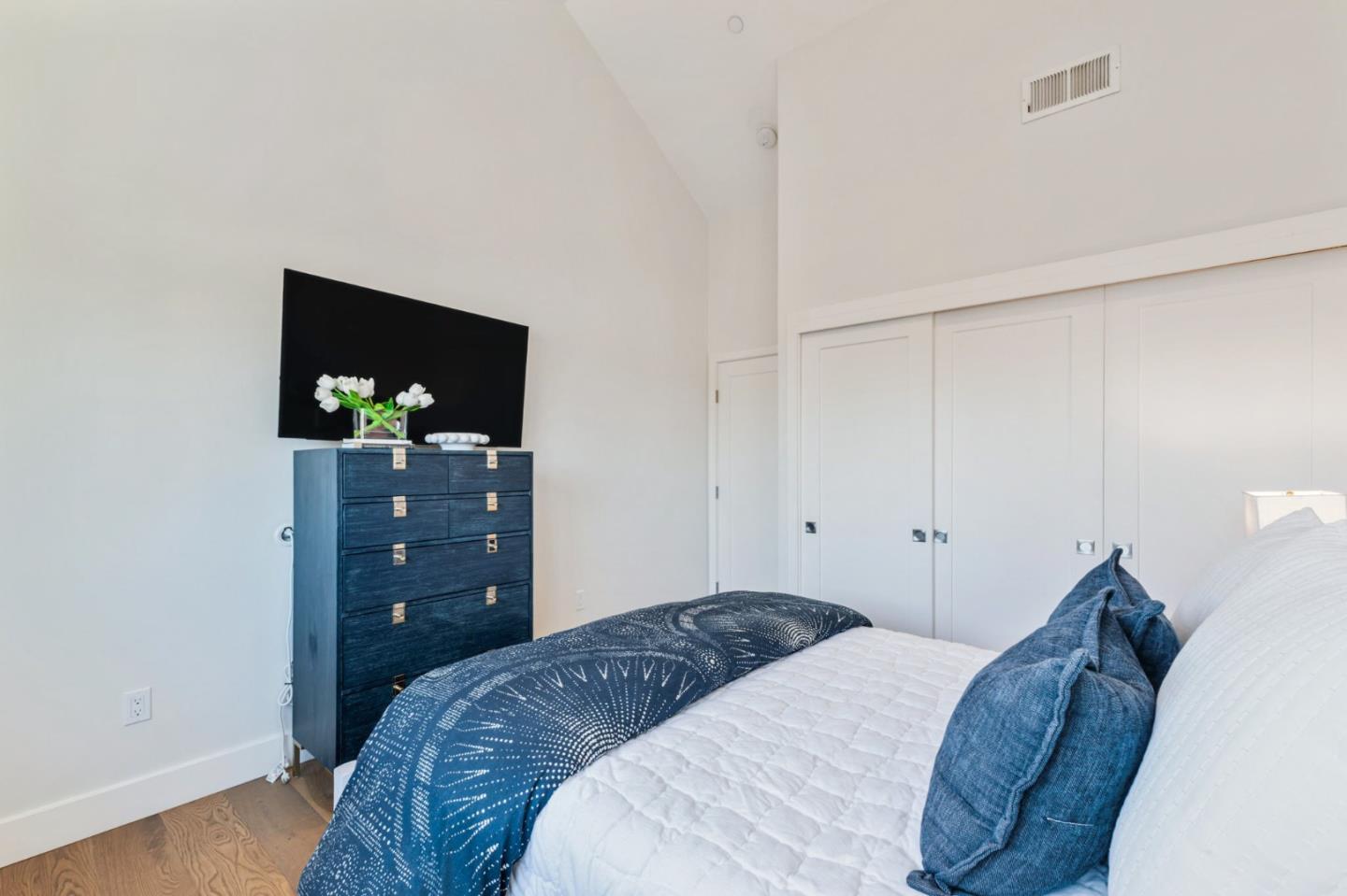 Detail Gallery Image 47 of 112 For 16 Hillview Ave, Redwood City,  CA 94062 - 4 Beds | 3/1 Baths