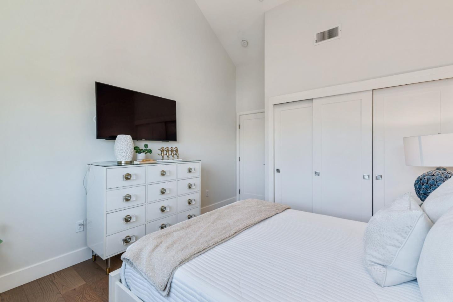 Detail Gallery Image 49 of 112 For 16 Hillview Ave, Redwood City,  CA 94062 - 4 Beds | 3/1 Baths