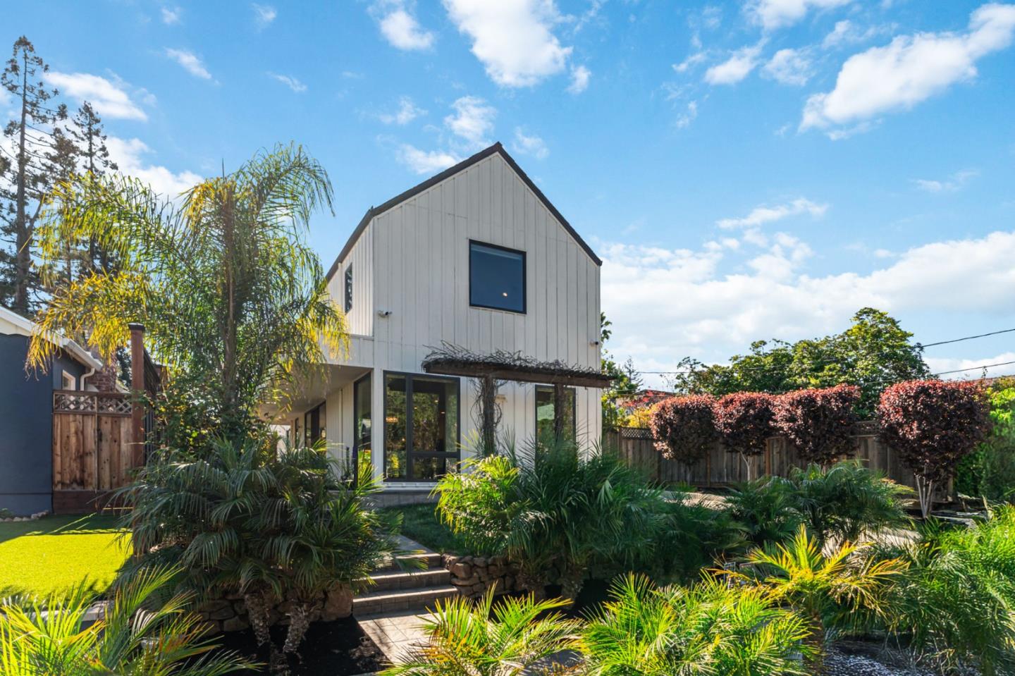 Detail Gallery Image 5 of 112 For 16 Hillview Ave, Redwood City,  CA 94062 - 4 Beds | 3/1 Baths